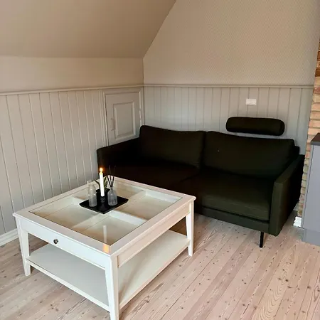 Beautiful Close To City, Beach, Ferry, Etc